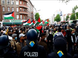 La gente de Berlín protestó en apoyo a los pueblos oprimidos de Palestina.